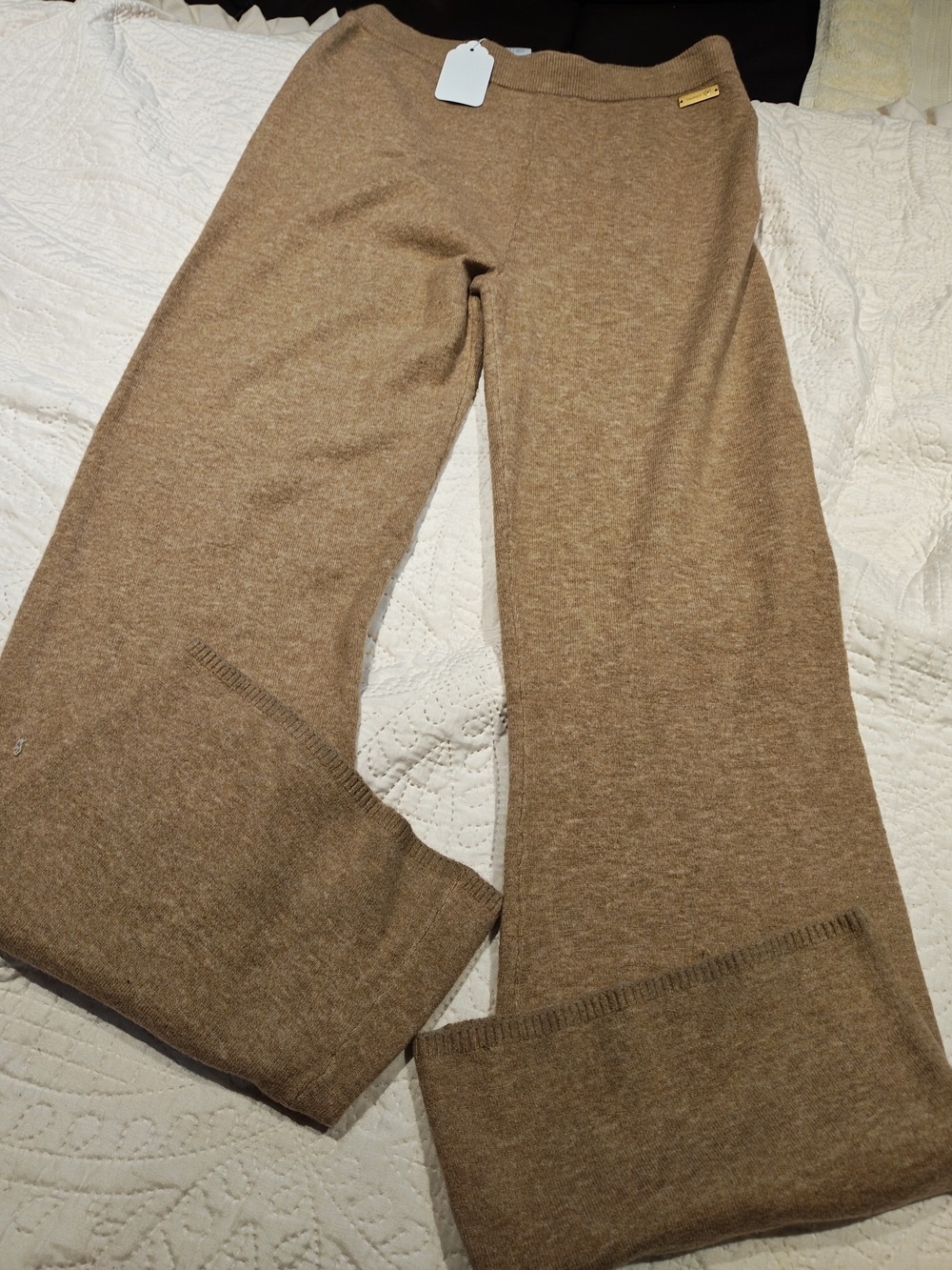 Cozy Twinset Wide-Leg Knit Pants in Camel Size S.